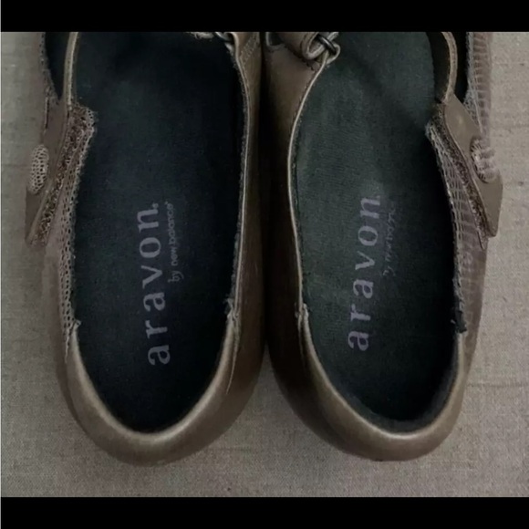 EUC! ARAVON Portia Size 9.5D (Wide) Brown Leather Casual Dress Pump (AAZ09BRM) - Picture 13 of 16